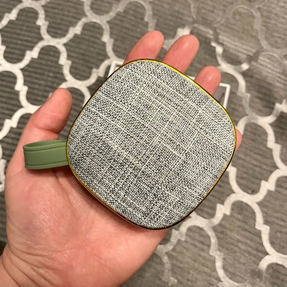 New Wanderlust Bluetooth Speaker - Picture 3 of 9